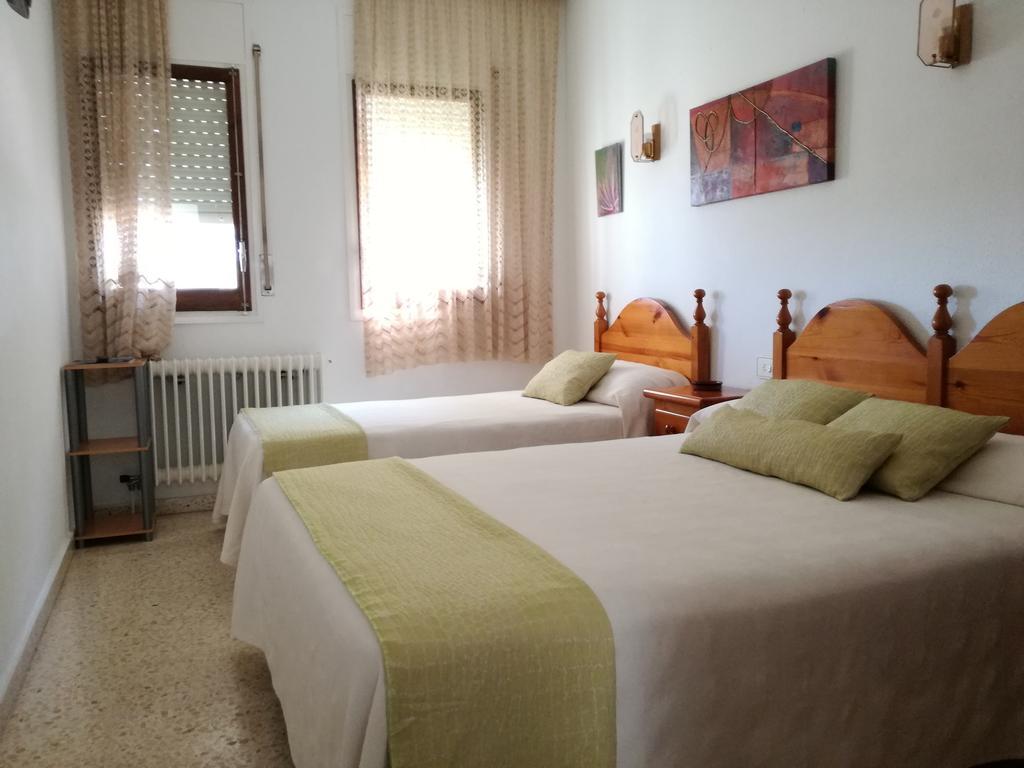 Hostal Los Pinares Lloret de Mar Bagian luar foto