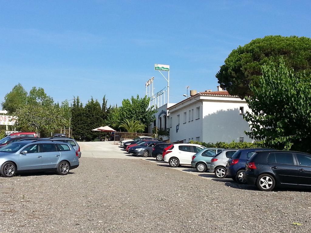 Hostal Los Pinares Lloret de Mar Bagian luar foto