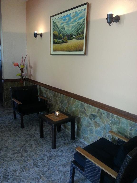 Hostal Los Pinares Lloret de Mar Bagian luar foto