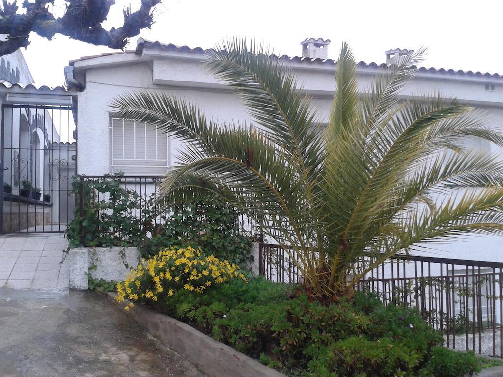 Hostal Los Pinares Lloret de Mar Bagian luar foto