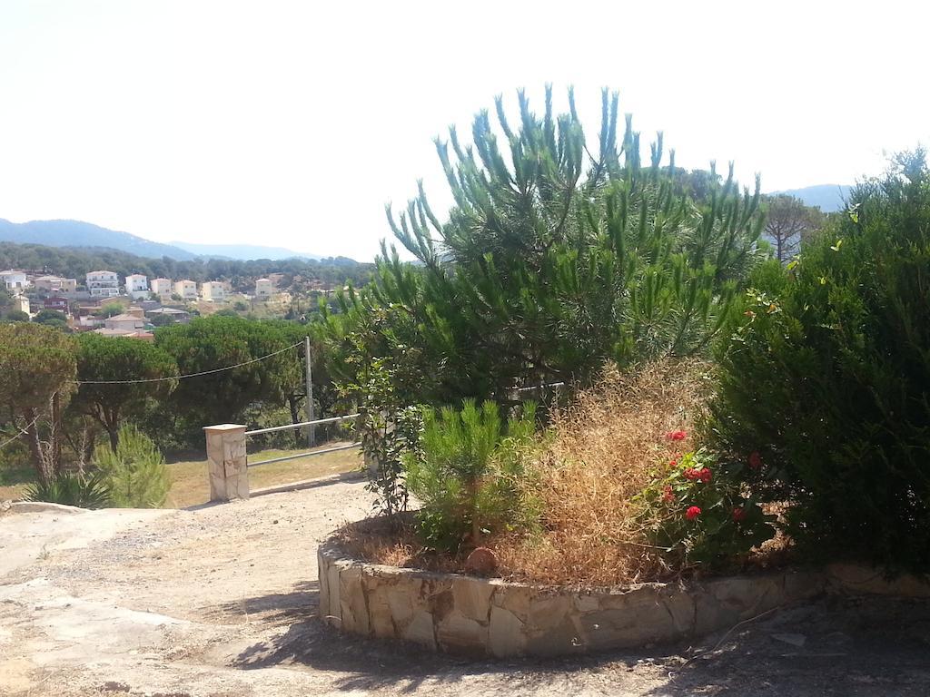 Hostal Los Pinares Lloret de Mar Bagian luar foto