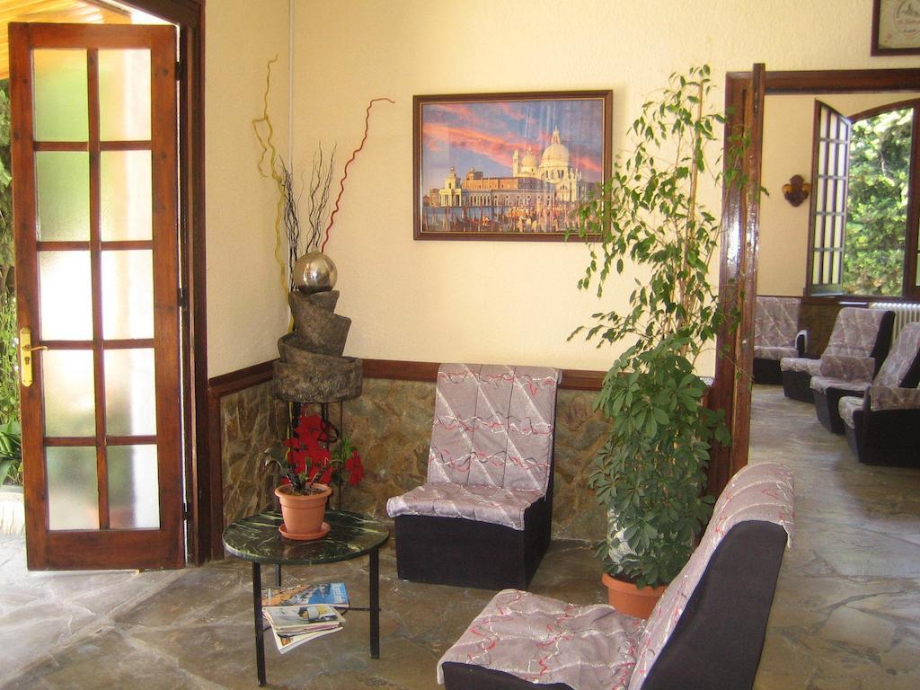 Hostal Los Pinares Lloret de Mar Bagian luar foto